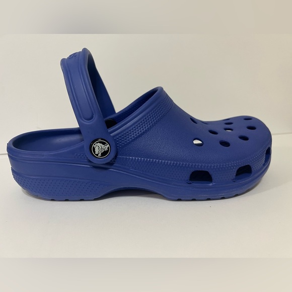 Unisex crocs. Size Men 7 and Size women 9. - Picture 8 of 9